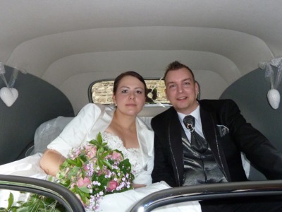 ... frisch getraut mit Oldtimer "Amélie" zum Fotoshooting ...